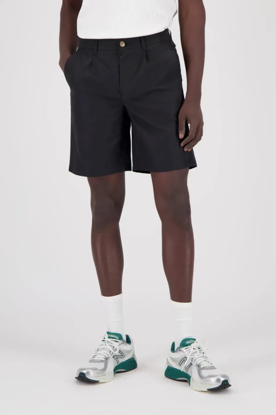 Shorts*Colours & Sons Shorts with Pleats - Black